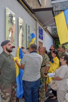 У День Державного прапора України в Івано-Франківську відкрили три пам'ятні дошки загиблим Захисникам України!